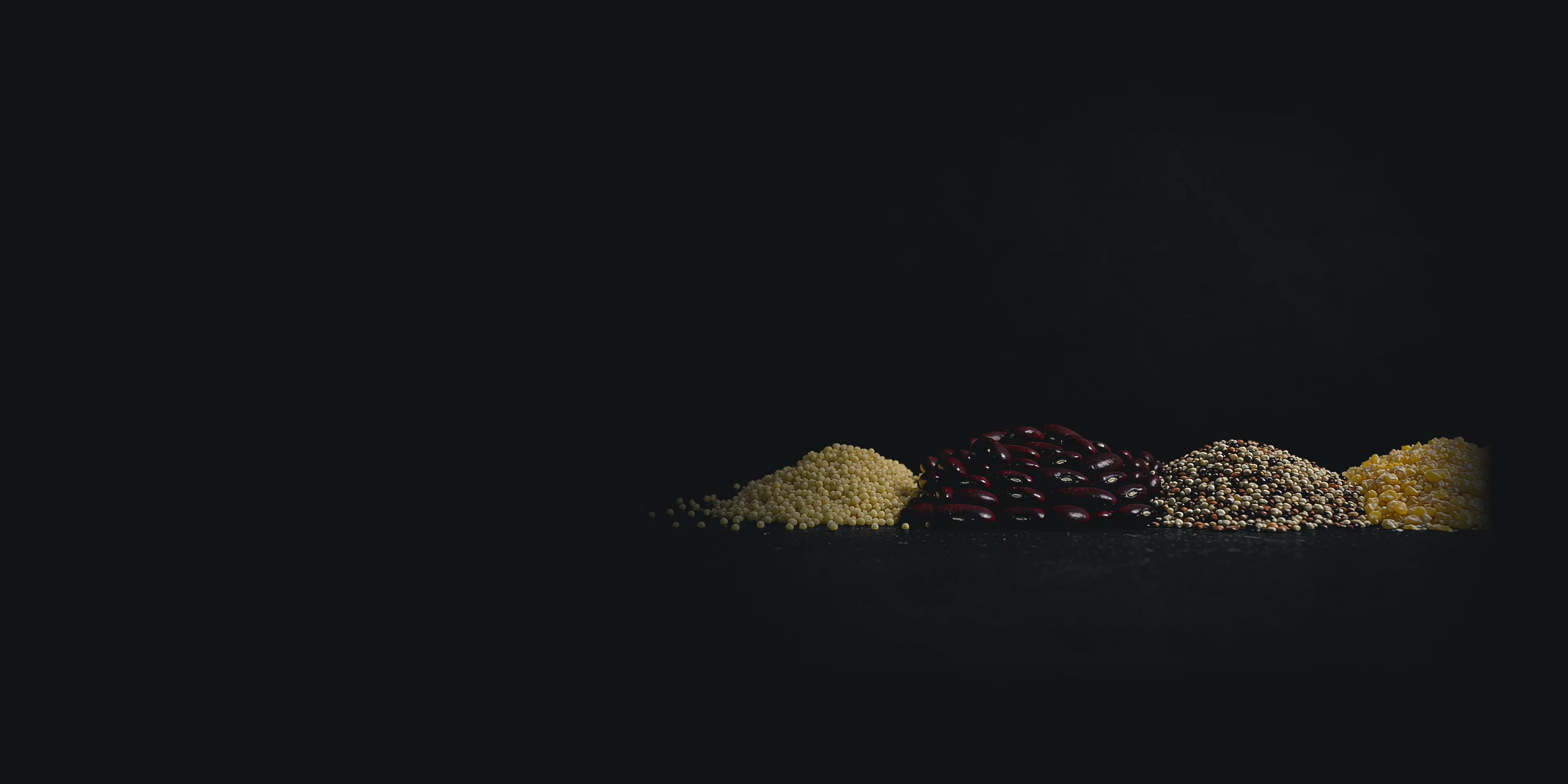 Wheat, oat flakes and corn kernels