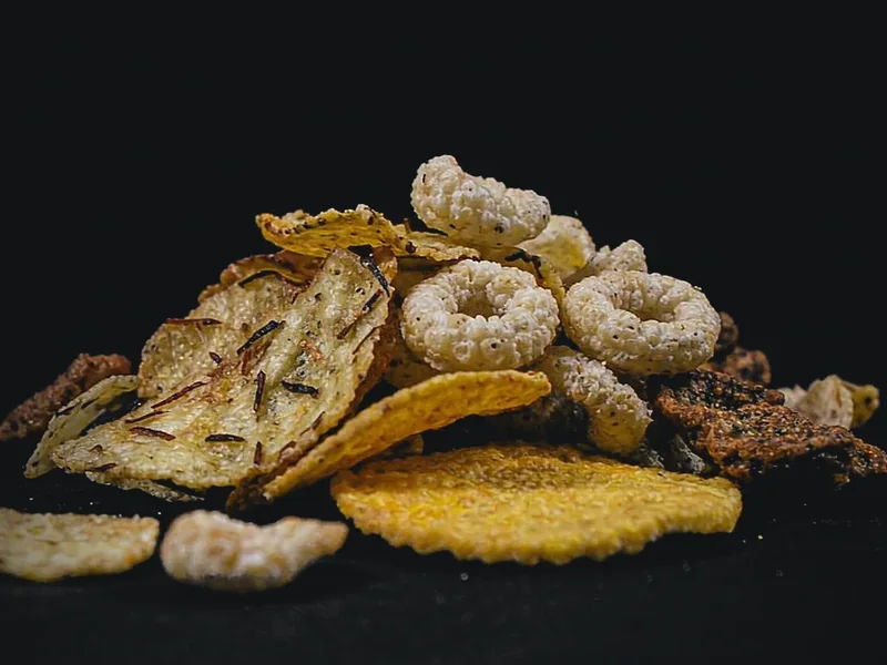 Chips and snack pieces