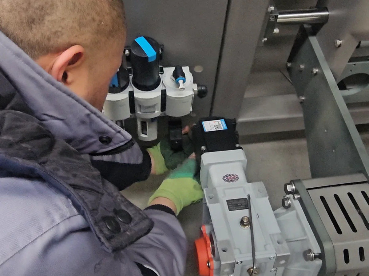 Fitting drive and pneumatic components