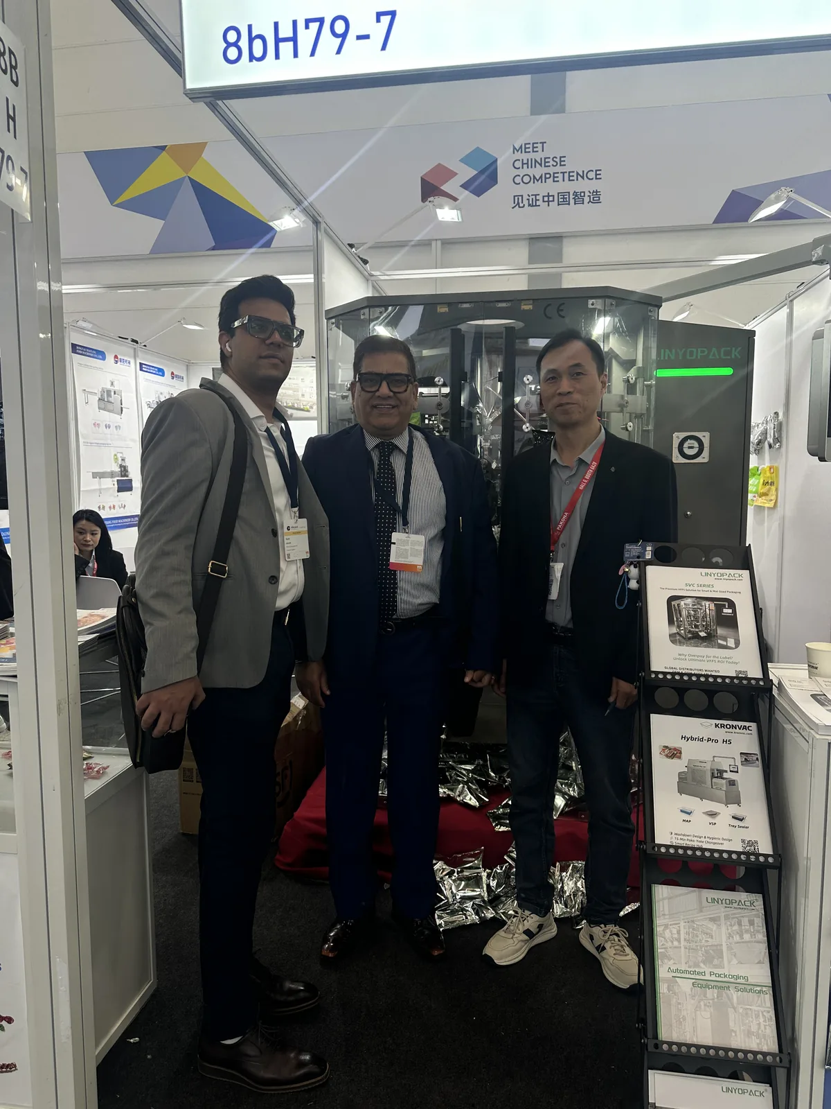 Visitors with our team at stand H79-7