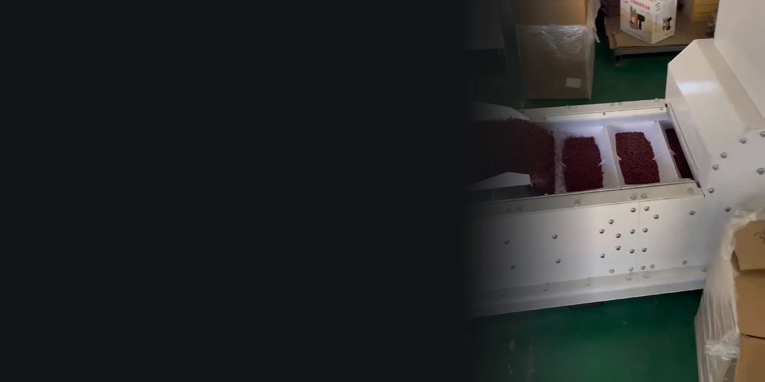 Product loaded into the buckets of a pendulum bucket conveyor