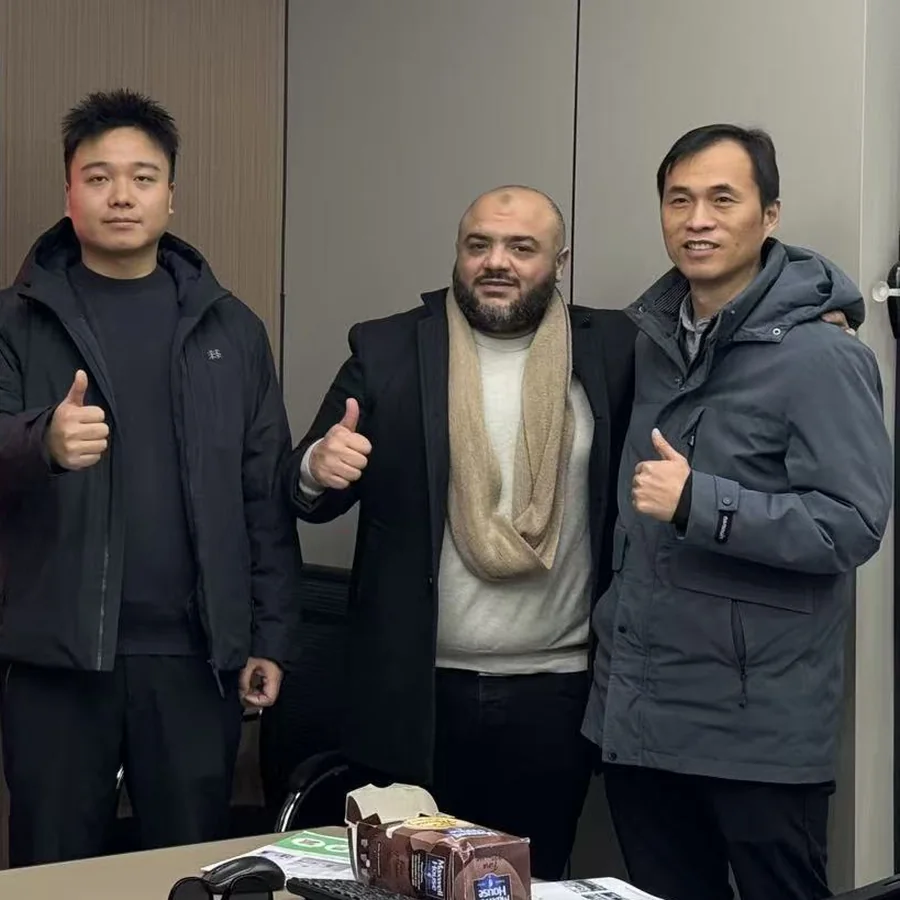 LINYOPACK engineers with visiting customers